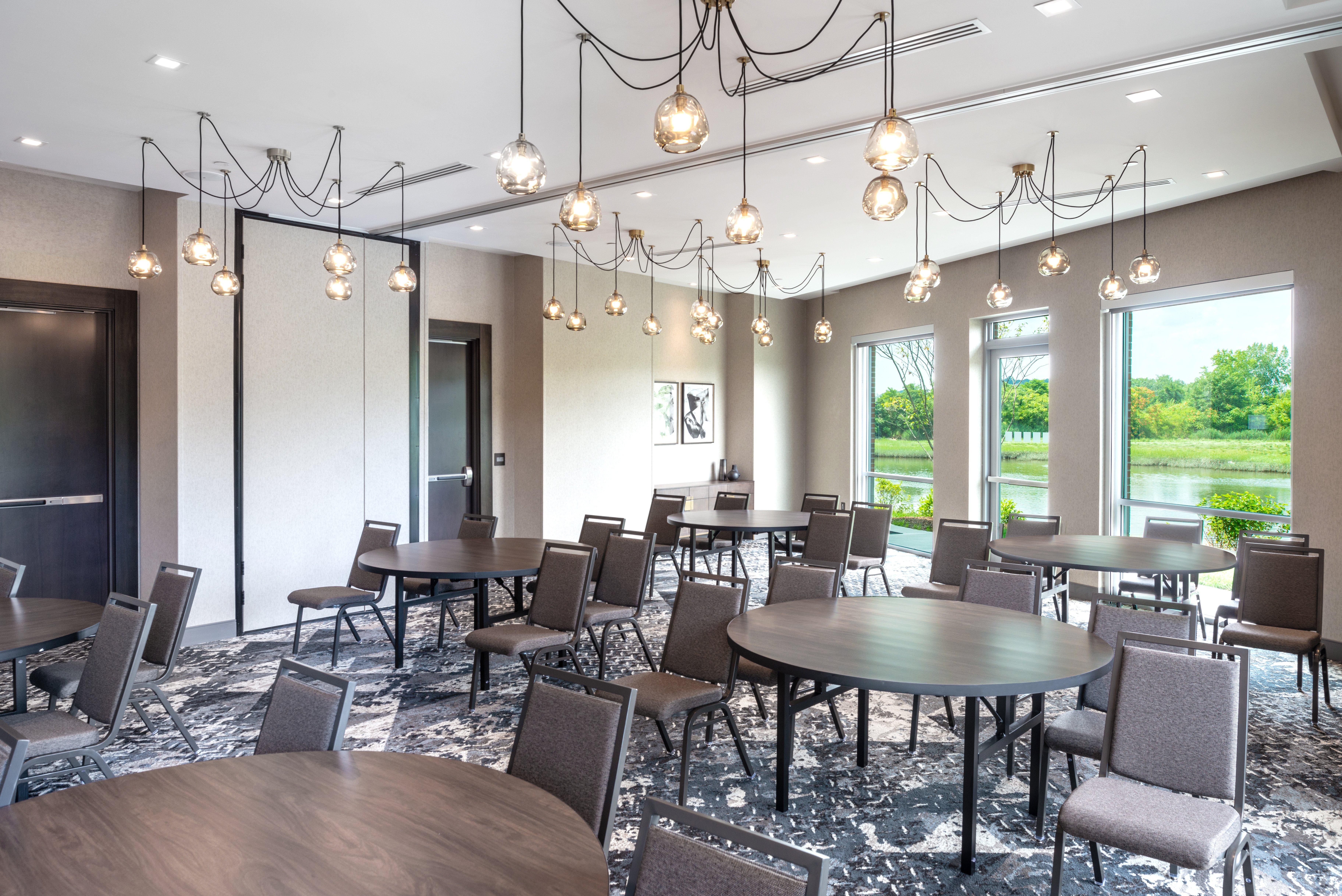 Holiday Inn Boston Logan Airport - Chelsea By Ihg Exterior foto