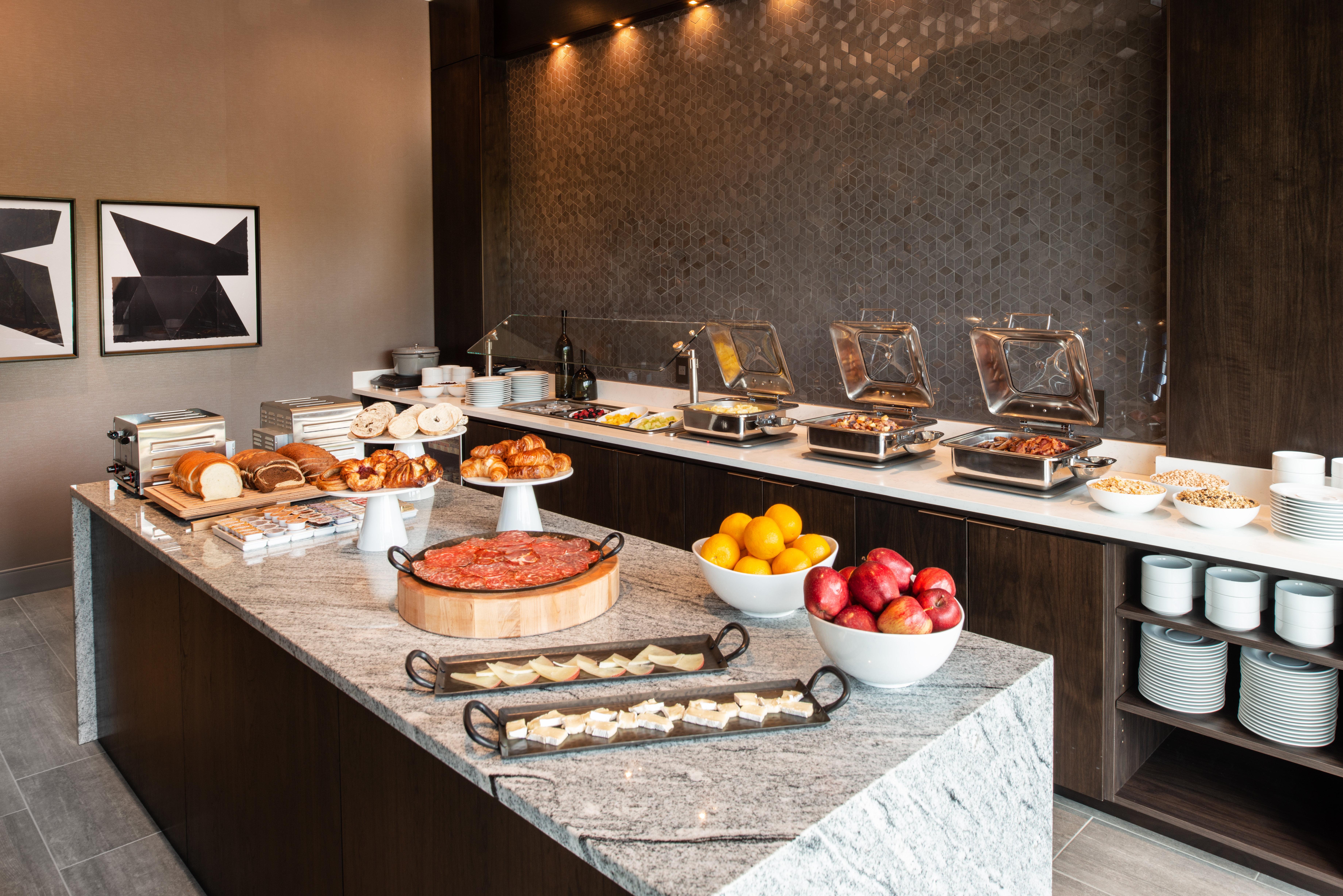 Holiday Inn Boston Logan Airport - Chelsea By Ihg Exterior foto